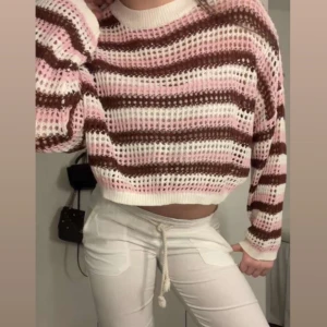 Les soeurs  - As ball tröja som går att styla lite olika. Perfekt nu när våren närmar sig. Aldrig använd, nypris ligger runt 1200kr. 