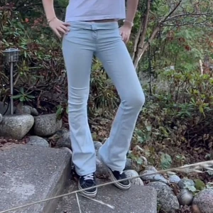 Ljusblåa lois jeans  - Skicket är som nytt med inga defekter. Säljer då jag har för många jeans i nuläget