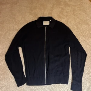 Overshirr - Säljer den perfekta overshirten till din look från Jack and Jones, som inte kommer till användning längre. 9/10 skick, använd ca 2 gånger. Hör av dig om du är intresserad💗