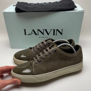 Lanvin skor  - Hej! Säljer nu dessa svin feta lanvin skor! Skorna är i toppskick skick! Har ett begränsat antal boxar, dust bag och extra skosnören. Hör av dig vid frågor eller likande 