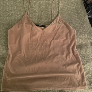 Beige linne från Bik Bok - Säljer ett stilrent beige linne från Bik Bok. 