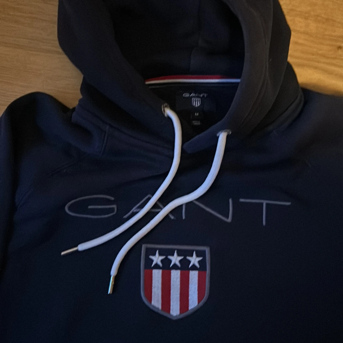 Svart hoodie från Gant - 90