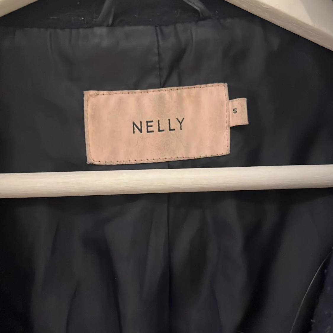 Mörkblå kappa från Nelly - 90