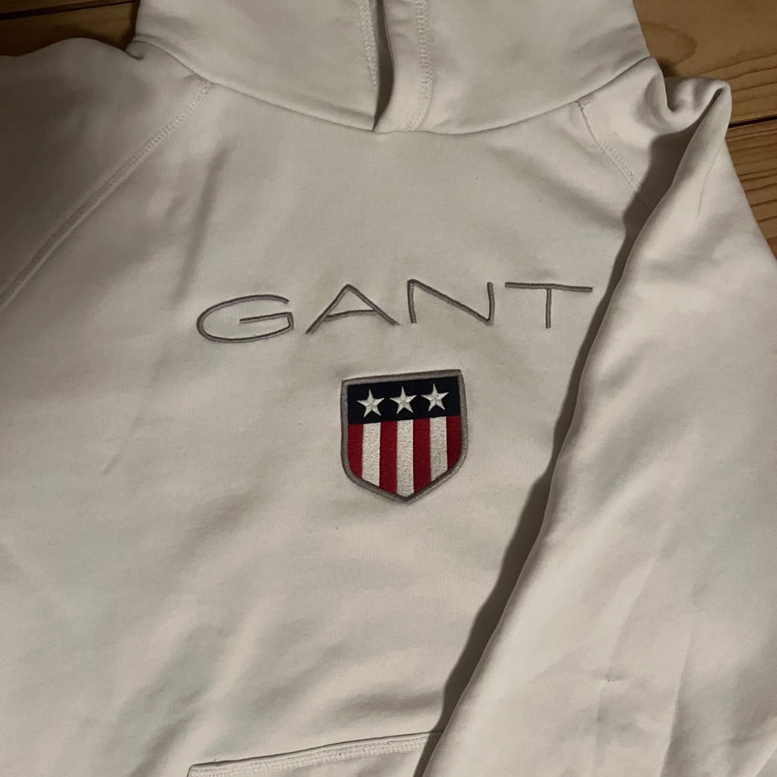 Vit hoddie från GANT - 90