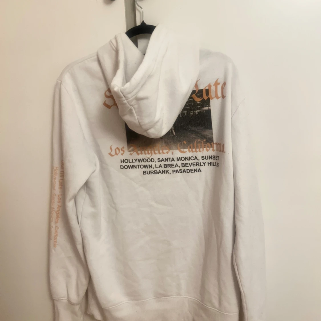 Vit hoodie med tryck