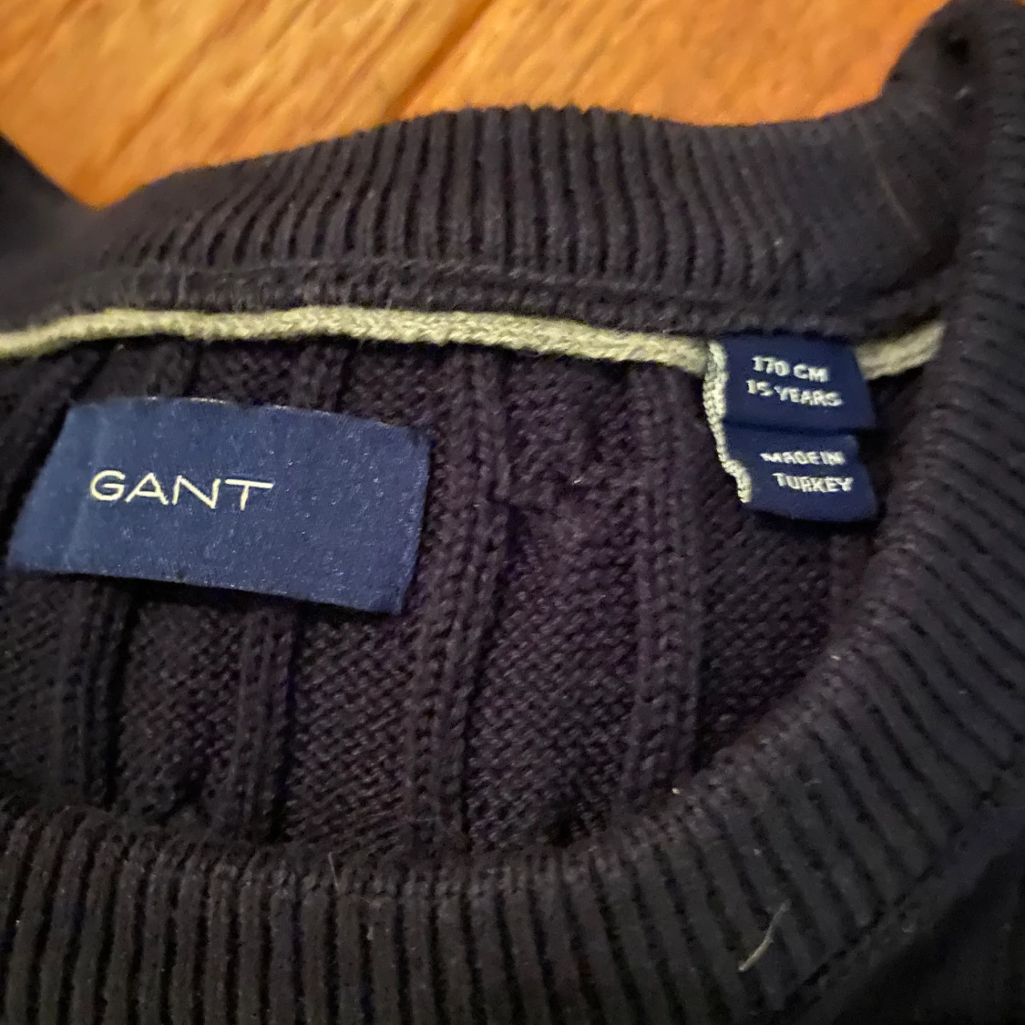 Marinblå kabelstickad tröja från GANT - 90