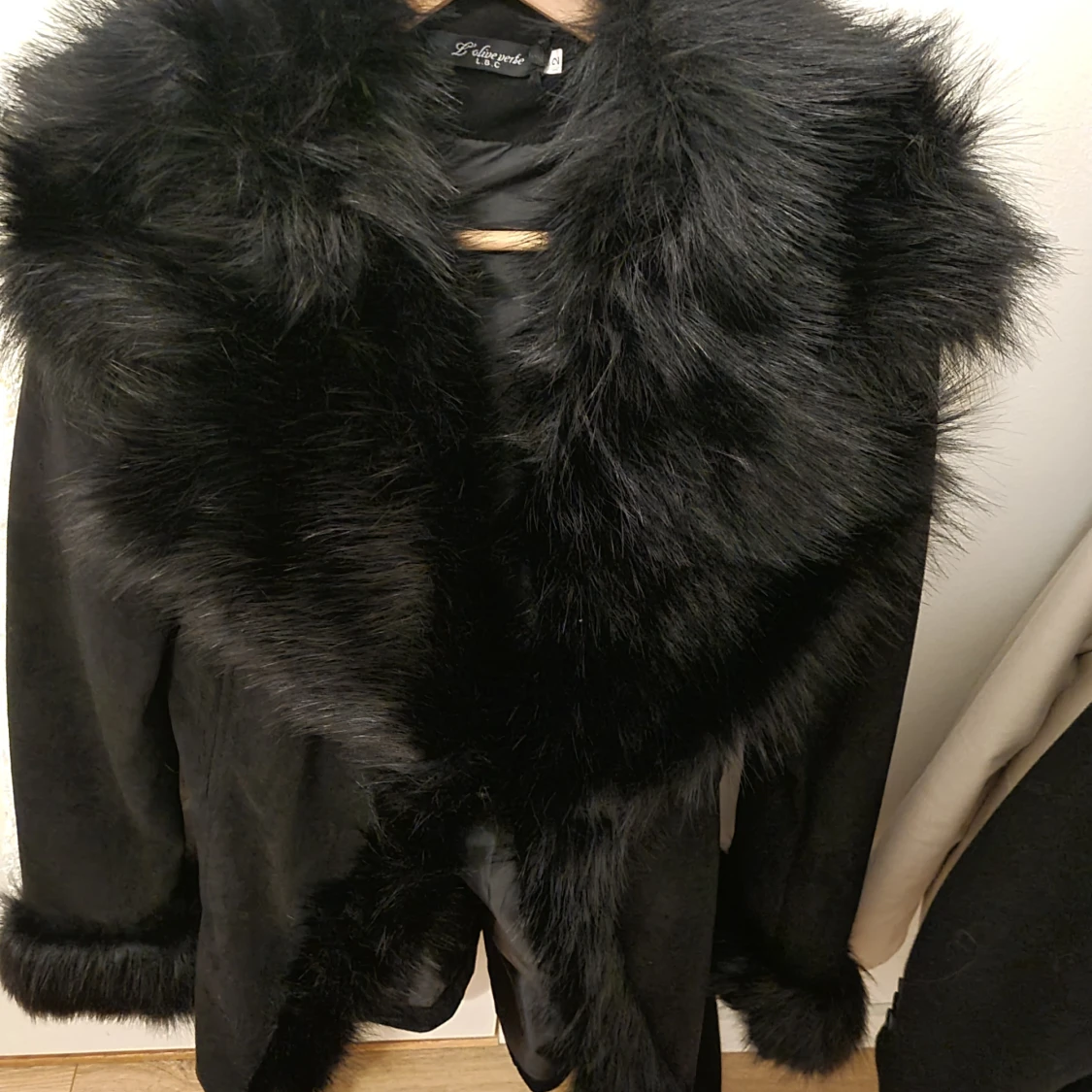 Svart pälsjacka från L'olive verte