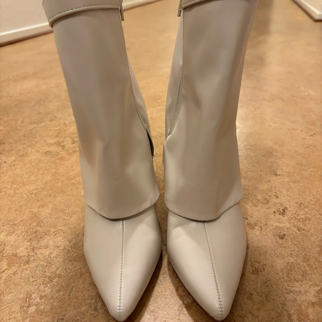 Vita stövletter - 1