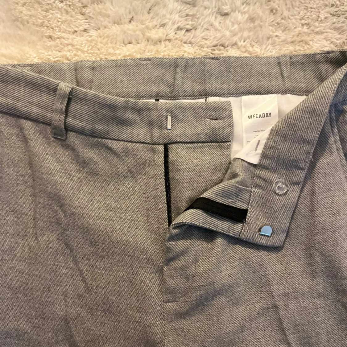 Grå kostymbyxor från Weekday - 1