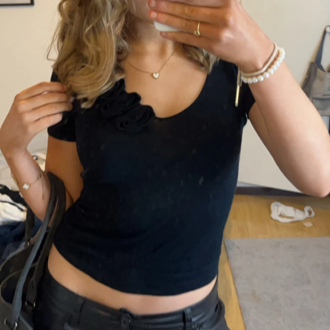 Svart t-shirt med detalj 💕