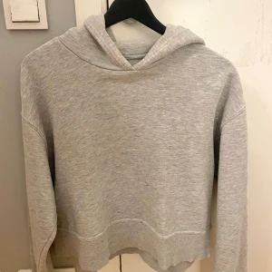 Hoodie - Grå, kort hoodie 