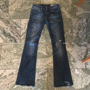 Crocker jeans - Supersnygga bootcut jeans från crocker. Kan tyvärr inte visa på då de är försmå. Små i storleken. Bra skick.