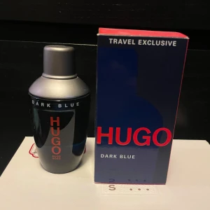 Hugo Dark Blue parfym - Säljer en elegant Hugo Dark Blue parfym från Hugo Boss. Flaskan är 75ml, minst 65ml kvar i flaskan.