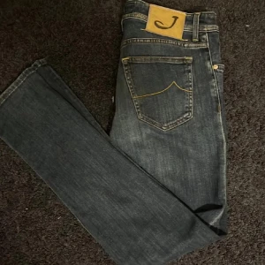 Jacob cohen 622 - Jacob cohen jeans storlek 33 modell 622 slim! 🍾 De är super bra skick och väldigt feta! Mitt pris 899 (priset ej hugget i sten)