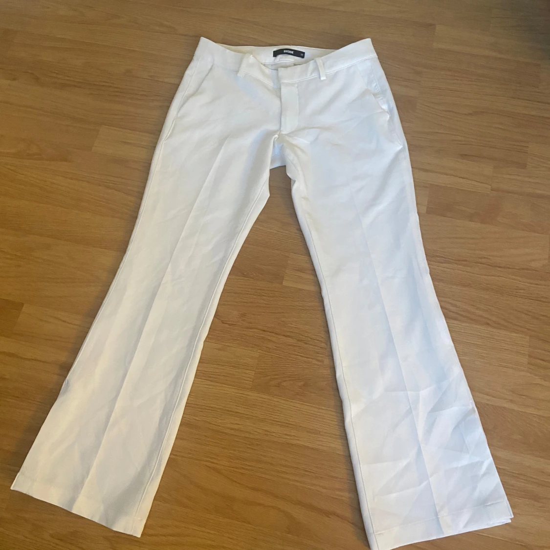 Vita kostymbyxor - 2