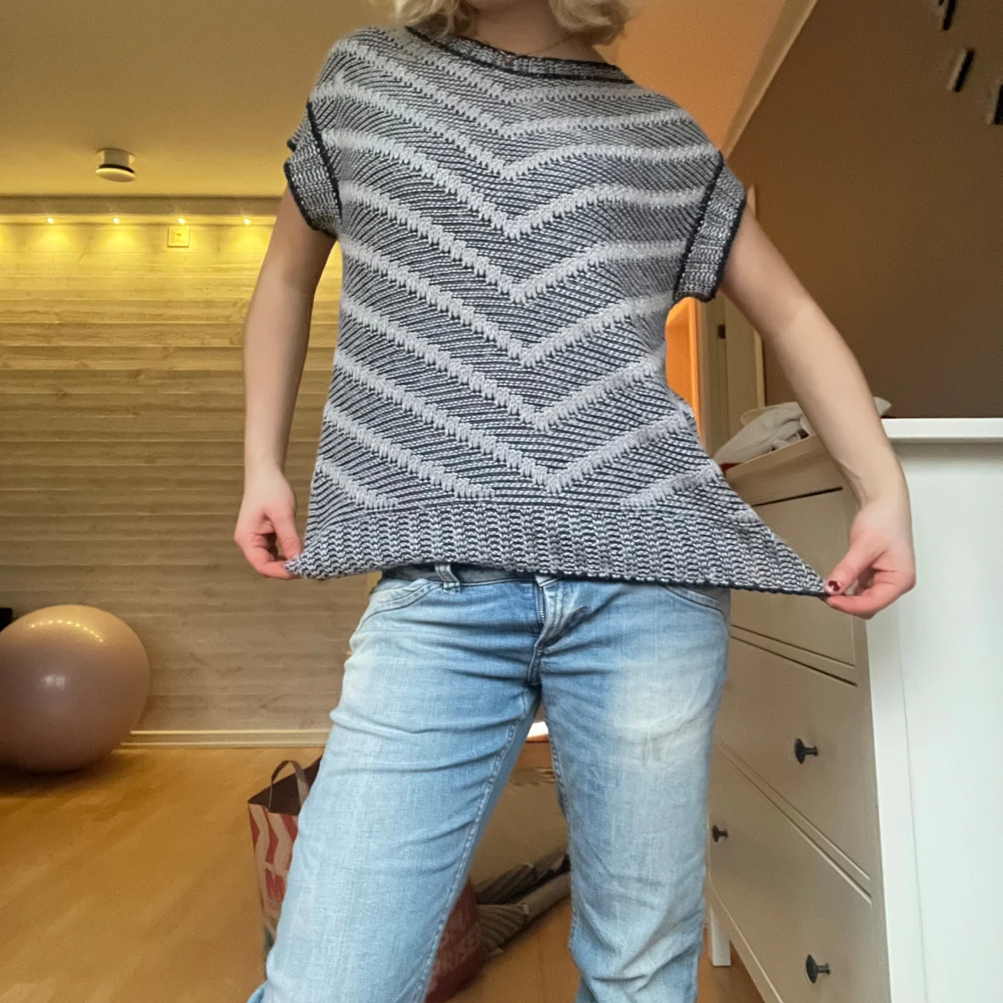 Svartvit mönstrad topp