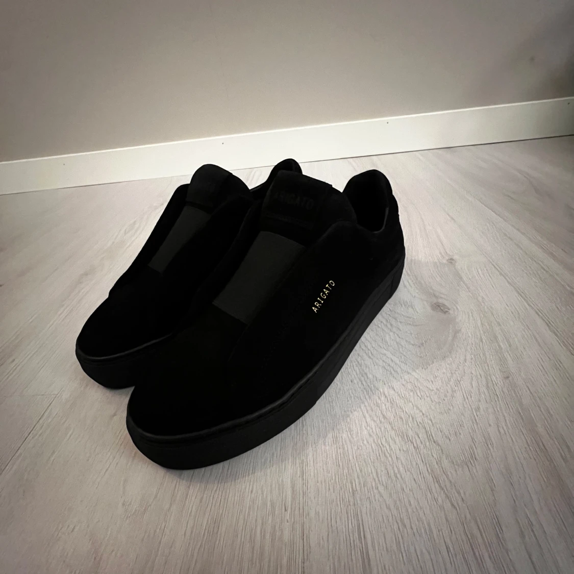 Svarta sneakers från Axel Arigato