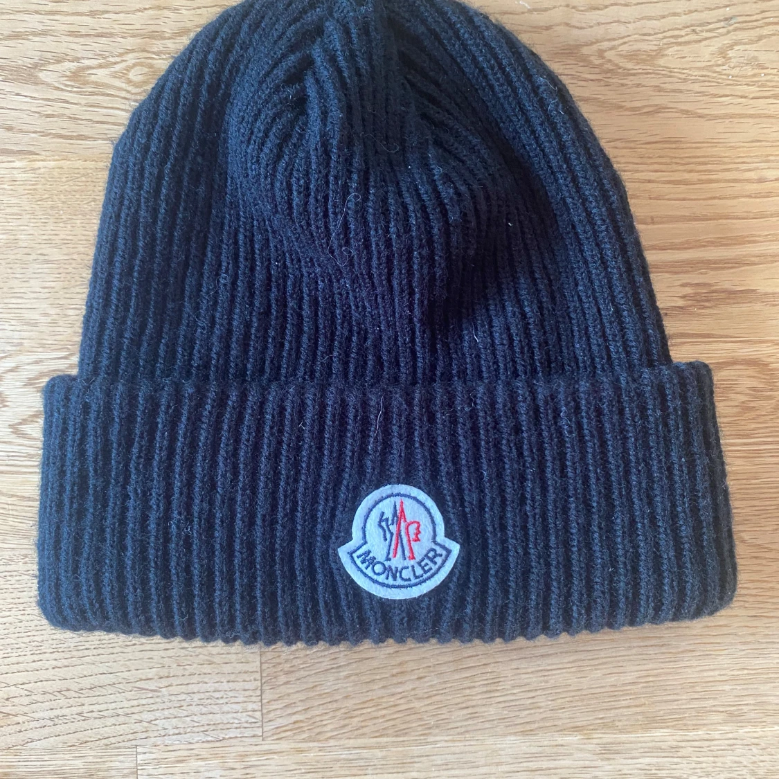 Svart Moncler mössa