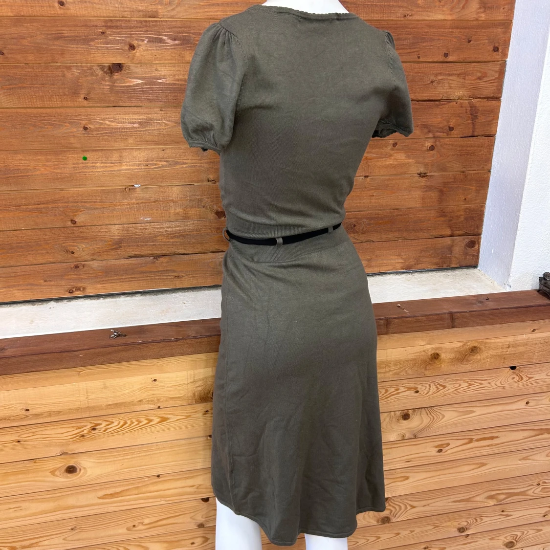 Olivgrön omlottklänning med bälte - 2