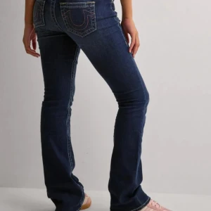 Mörkblå bootcut jeans - Oanvända jeans (endast provade 1gång) nypris:1299