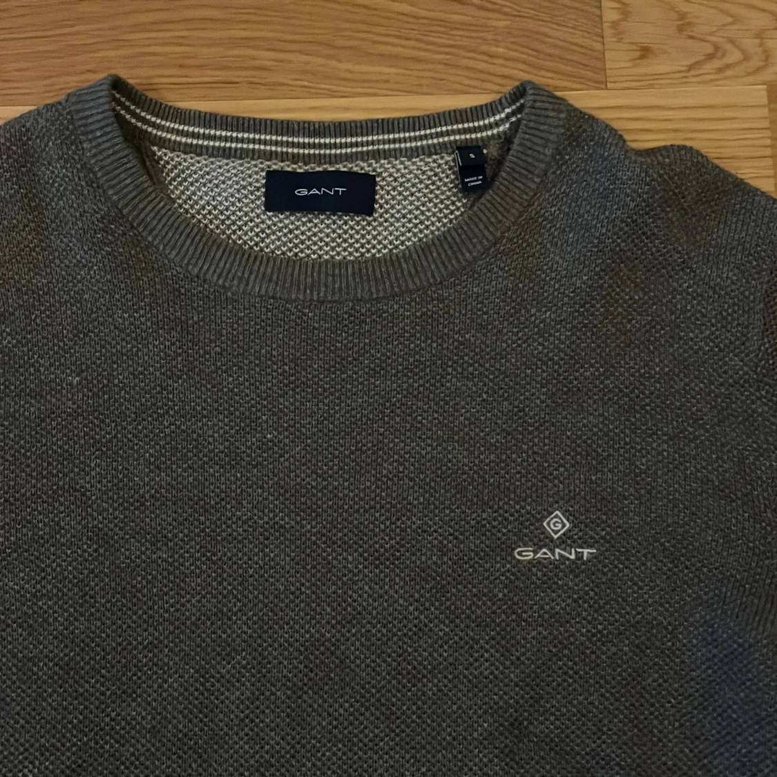 Grå tröja från GANT - 1