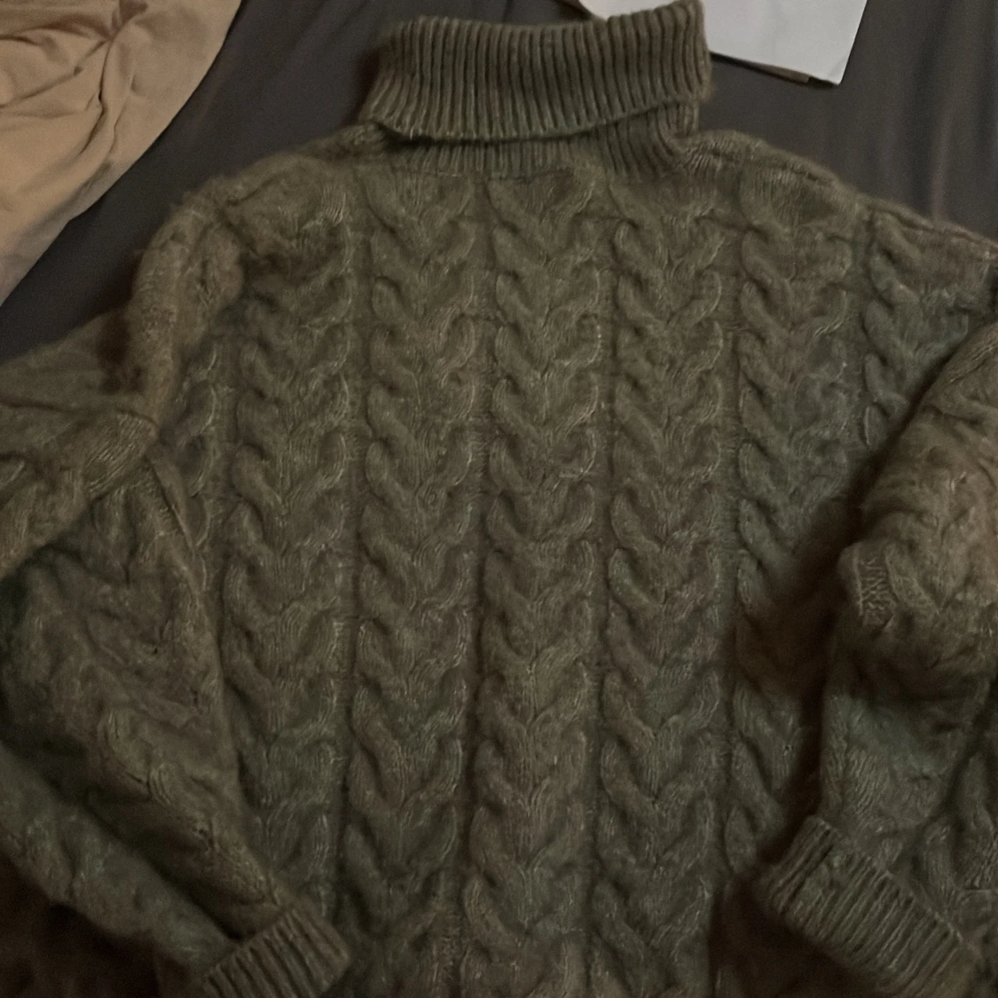 Grön stickad polotröja från Lindex - 2