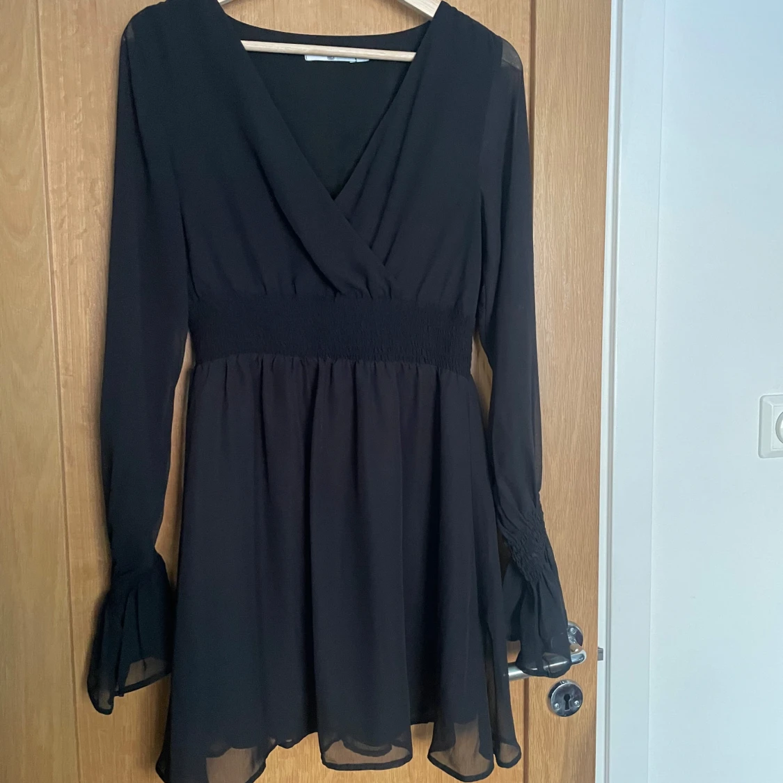 Svart klänning från NA-KD