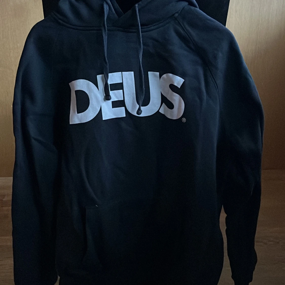 Svart hoodie från Deus