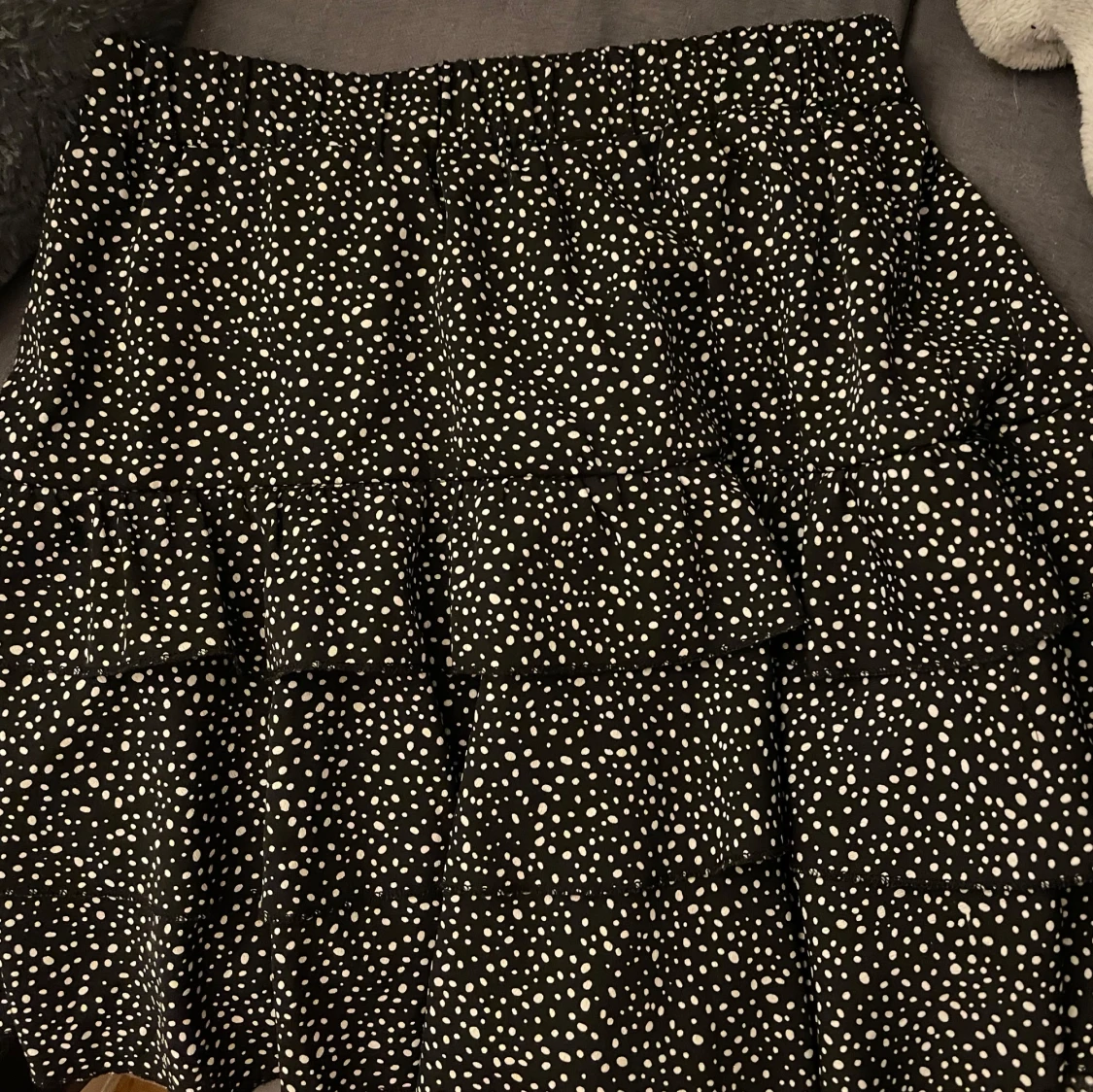 Svart prickig kjol - 2