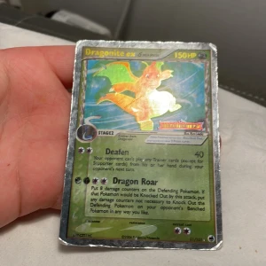 Dragonite ex - Väldigt gammal ganska dålig kvalitet men väldigt dyr om den är dyr 