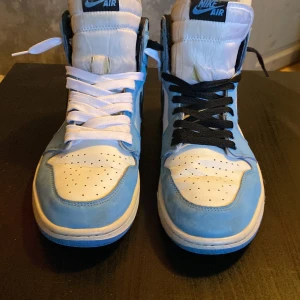 Jordan 1 uni blue - Fina jordans storlek 44