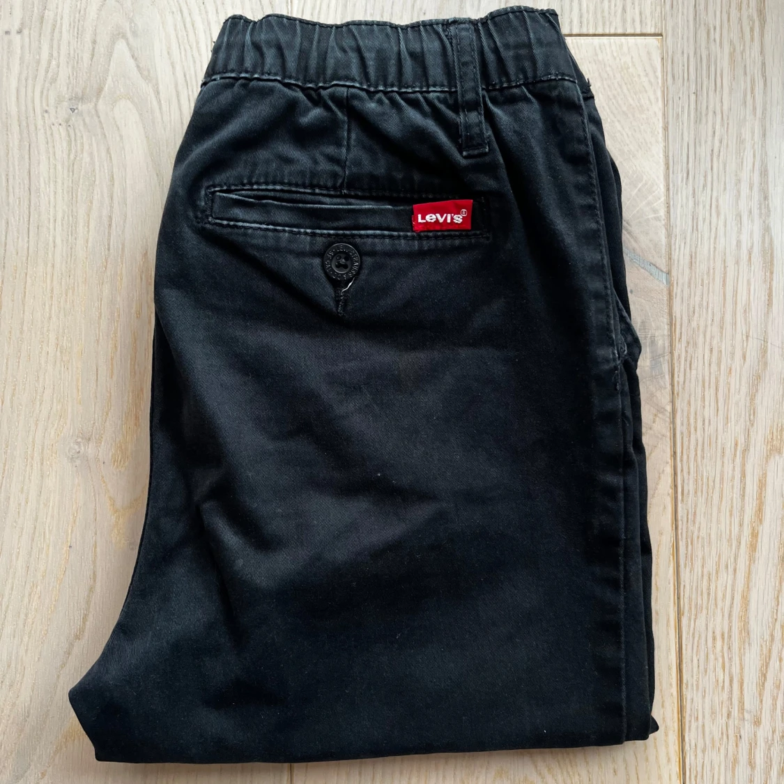Svarta chinos från Levi's