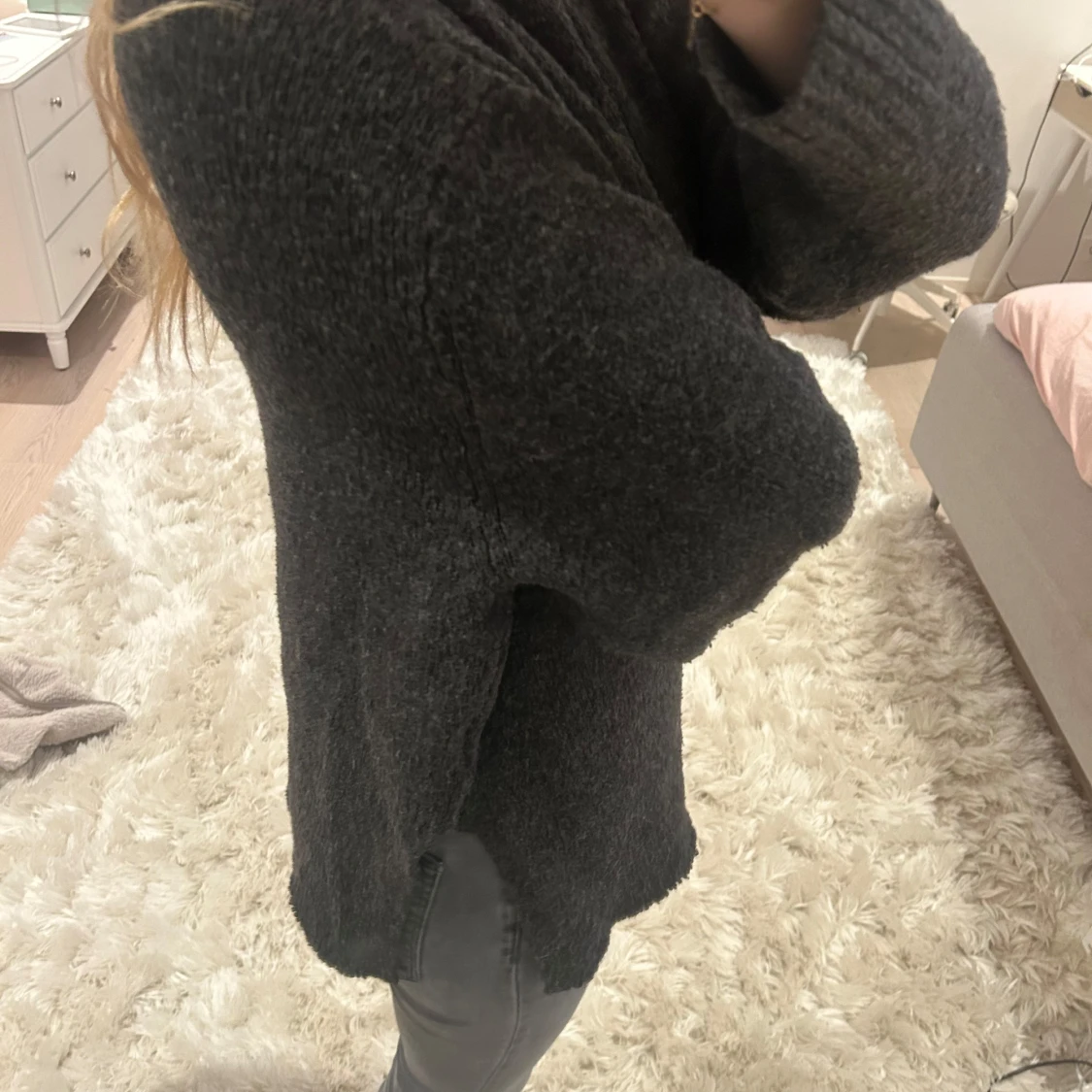 Mörkgrå stickad polotröja - 2