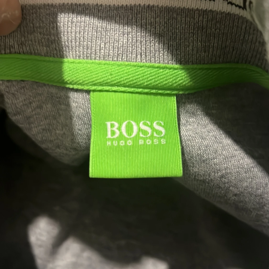 Grå tröja från Hugo Boss - 3