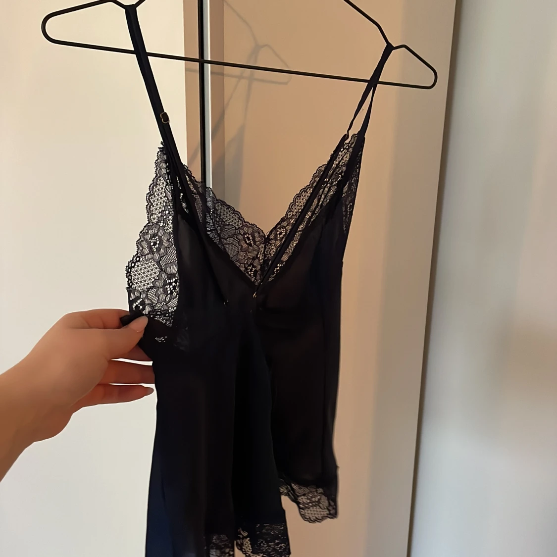 Mörkblå satin pyjamas från Hönkemöller - 2