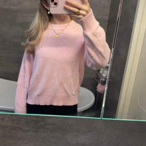 Rosa stickad tröja - Jätte fin rosa stickad tröja från hm som aldrig är använd 💓💓