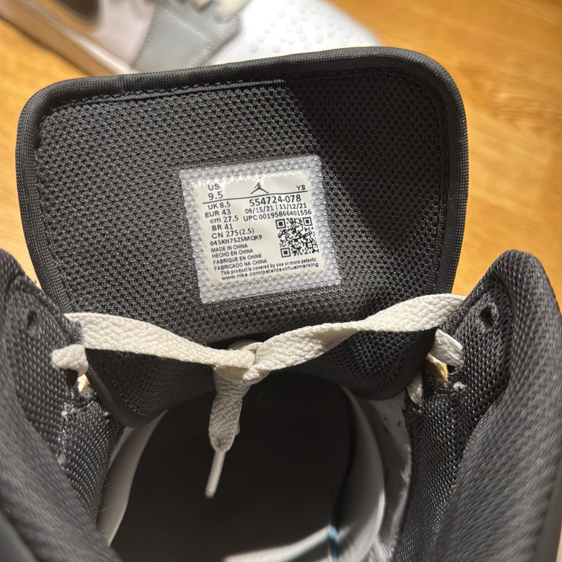 Nike Air Jordan 1 MID - 2