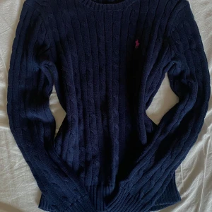Ralph lauren stickad tröja - Oanvänd och i mycket fint skick! Storlek M men funkar som S, med stretch