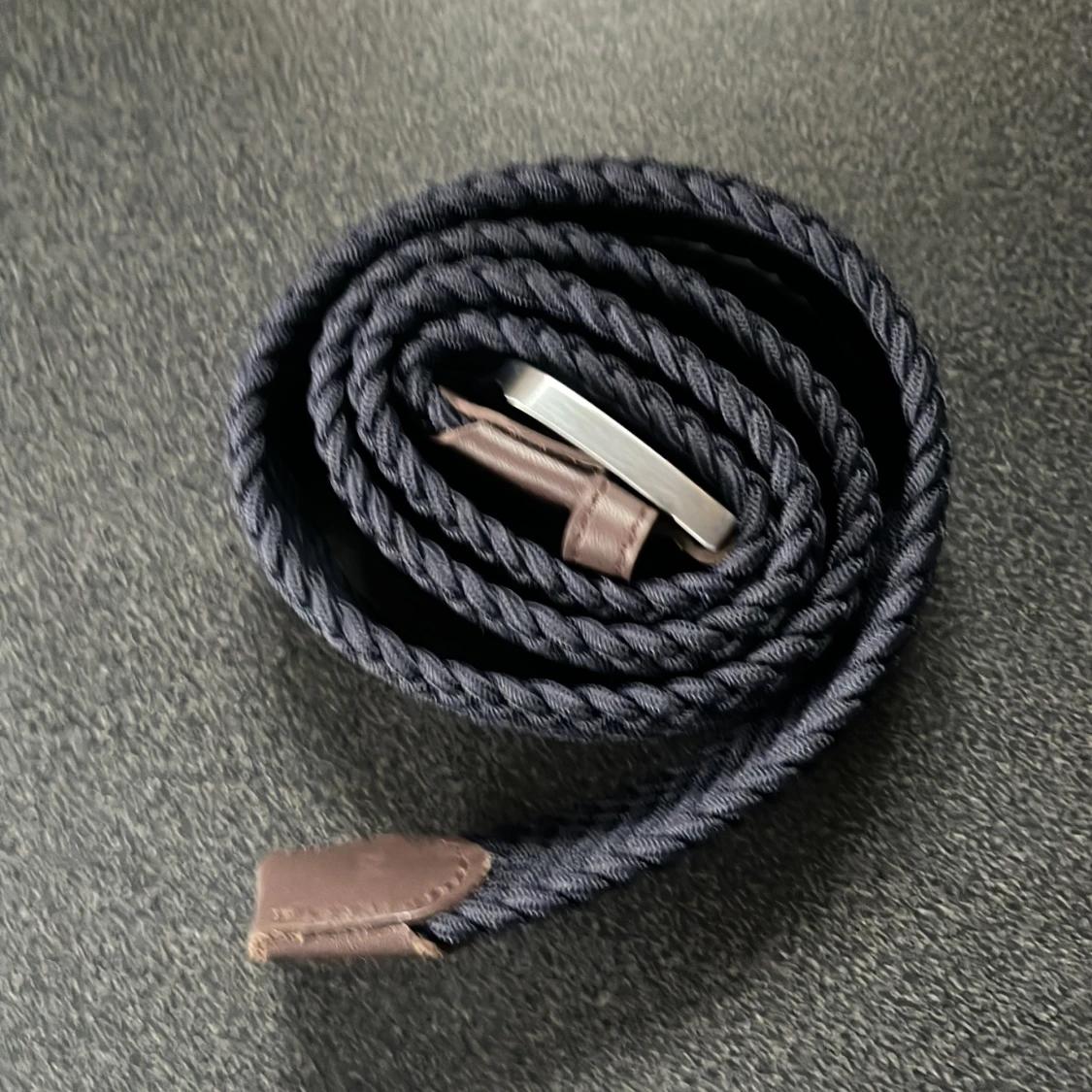 Mörkblått flätat bälte från Onewear