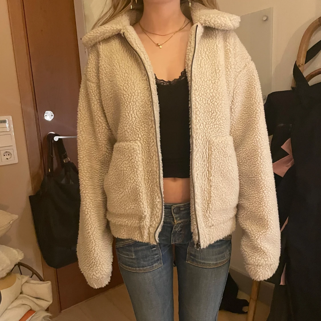 Beige teddyjacka från Tindra