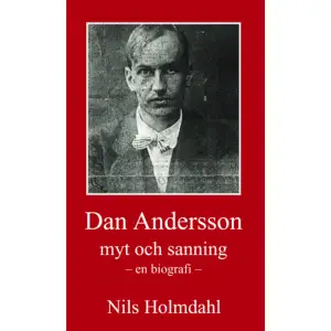 Göran Greiders ord om boken: Det är nu etthundra år sedan Dan Andersson omkom i en meningslös olycka på ett litet hotellrum på Bryggargatan i Stockholm. Hans plötsliga död gjorde honom till en myt, nästan över en natt. Man kan säga att det Nils Holmdahl gör i sin bok är att han slår sönder mycket av den myten samtidigt som skalden därmed träder frami ett nytt ljus som gör honom än mer levande och paradoxalt nog ger nytt liv åt myten Dan Andersson: han lyser emot oss ur denna bok, mer oförglömlig än någonsin. Den som trott sig redan veta det mesta om skalden kommer att förvåna sig över allt nytt som finns i denna bok. Göran Greider Ulrika Knutson skriver om biografin: Litterära helgon är trista. Man bör åtminstone tillfälligt lätta på glorian och se om det finns något under. Detta är precis vad Nils Holmdahl gör i sin omfattande och intressanta bok Dan Andersson - myt och sanning. Det är en biografi i ögonhöjd. Holmdahl möter inte bara Dan Andersson med lika delar respekt och skepsis, utan även alla vittnen, släktingar, kollegor, vänner, fiender, grannar och inspirationskällor till skalden. Han letar efter fakta där de finns. Några hemligheter tog poeten med sig i graven, och då låter Holmdahl honom vara ifred. Han undviker speku-lation. Med sin stora förtrogenhet med Dalarnas finnbygder arbetar Nils Holmdahl som en etnolog eller socialantropolog, när han kartlägger Dan Anderssons landskap och rötter. Metoden ger rik skörd. Det är spännande läsning. Dan Andersson myt och sanning väjer inte för det obekväma. Dan Andersson var en dyrkad poet och sammansatt människa, med vissa otrevliga drag, som de flesta. Hans fadersarv var mörkt, påpekar Holmdahl i en omvärdering av fadern, Adolf Andersson, som gärna framställts som helgonlik han också. Det var han inte. Glädjande nog ger Holmdahl även stort utrymme åt kvinnorna runt poeten, med tonvikt på modern Augusta, systern Anna och hans kärlekar Nannie, Märta och Olga. För alla som intresserar sig för Dan Anderssons liv och verk är Nils Holmdahls biografi oumbärlig. Ulrika Knutson    Format Inbunden   Omfång 704 sidor   Språk Svenska   Förlag Globe Bokhandel Förlag   Utgivningsdatum 2021-08-03   ISBN 9789198556490  