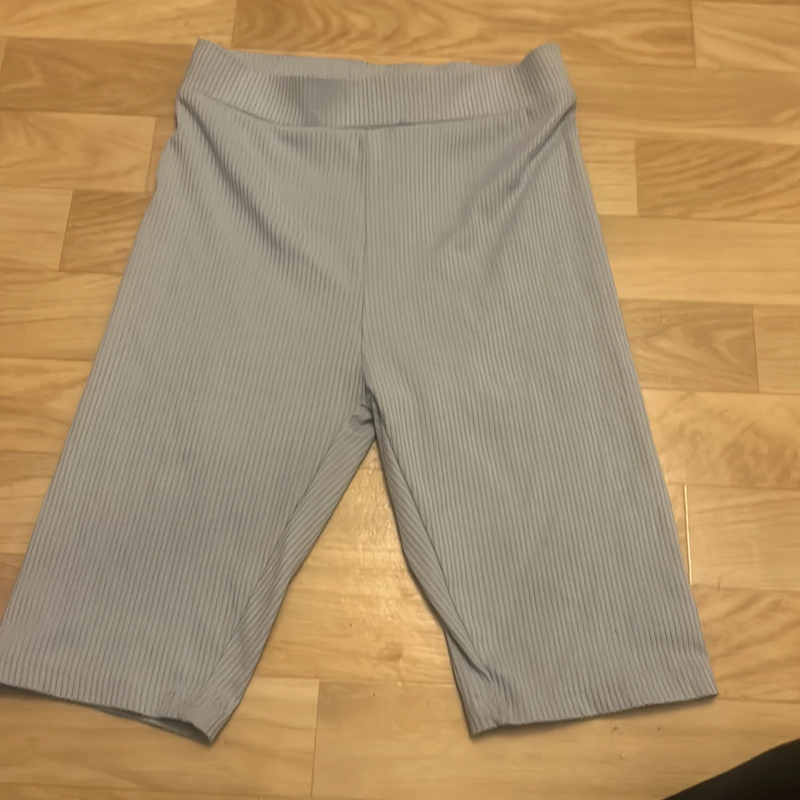 Ljusblå ribbade shorts