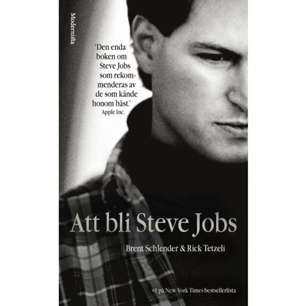 »Den enda boken om Steve Jobs som rekommenderas av de som kände honom bäst.« | APPLE INC.»En fantastisk bok. Efter att ha jobbat med Steve i över 25 år känner jag att den med stor insikt fångar hur hans komplexa och unika personlighet utvecklades. Jag hoppas att den kommer att betraktas som den definitiva biografin.« | ED CATMULL, VD PIXAR & DiISNEY ANIMATIONAtt bli Steve Jobs är en djuplodande och nyanserad biografi som ifrågasätter den etablerade bilden av Steve Jobs som lika delar geni och skitstövel, som en självisk och temperamentsfull ledargestalt, hänsynslös mot både medarbetare och vänner.Utifrån intervjuer med Steve Jobs inre krets - familj, vänner och konkurrenter - har journalistveteranerna Brent Schlender & Rick Tetzeli (den förstnämnde även personlig vän till Jobs) tecknat ett betydligt mer mångfacetterat och intimt porträtt av Jobs än tidigare biografier. Med avstamp i hans första tid som grundare och VD för NeXT och köpet av Pixar 1986 framträder en person som genomgår en långsam men dramatisk utveckling, kantad av misstag, omskakande insikter och misslyckanden.Här besvaras inte minst den mest brännande frågan om Apple-VD:ns liv och karriär: Hur kunde en ung man som var så nyckfull och arrogant att han blev utslängd från företaget han var med och grundade komma tillbaka och bli en av vår tids mest visionära företagsledare - och därmed förändra miljarder människors vardagsliv?BRENT SCHLENDER rapporterade löpande om Steve Jobs och Apple i Wall Street Journal och Fortune under nästan 25 år. Han kände dessutom Steve Jobs personligen, och använder sig i den här boken av material både från sina många intervjuer med Jobs och från deras inofficiella samtal.RICK TETZELI, chefredaktör på Fast Company, har skrivit om teknik i två decennier. Han har tidigare varit redaktör på både Fortune och Entertainment Weekly. »Schlender och Tetzeli presenterar en välavvägd och noggrann berättelse om Jobs toppar och dalar, med ord hämtade från de som kände honom bäst. Det är en dokumentation över ett häpnadsväckande liv, som hittills bara varit tillgängligt genom ett filter av medierapportering och vad Jobs själv ville tillåta. Det tvingar oss att tänka annorlunda.« | APPLE INSIDER»Den här boken lyckas fånga Jobs återhämtningsförmåga, hans vägran att ge upp, hans rastlösa drivkraft att hålla sig kvar i leken, hans enorma kunskapsaptit detta, långt mer än bara genialitet, är vad som gjorde honom stor. Att bli Steve Jobs har precis rätt fokus: inte en framgångssaga, men en utvecklingshistoria. Uppslukande, insiktsfullt, inspirerande läs och lär!« | JIM COLLINS, författare till Good to Great    Format Pocket   Omfång 512 sidor   Språk Svenska   Förlag Modernista   Utgivningsdatum 2017-03-06   Medverkande Rick Tetzeli   Medverkande Gabriel Setterborg   Medverkande Lars Sundh   ISBN 9789177016274  . Böcker.