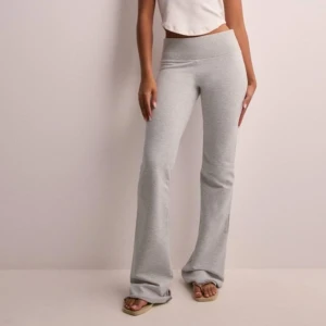 Low waist Cozy Pants - ”Low waist Cozy pants” från Nelly i storlek xs, aldrig använda 💕