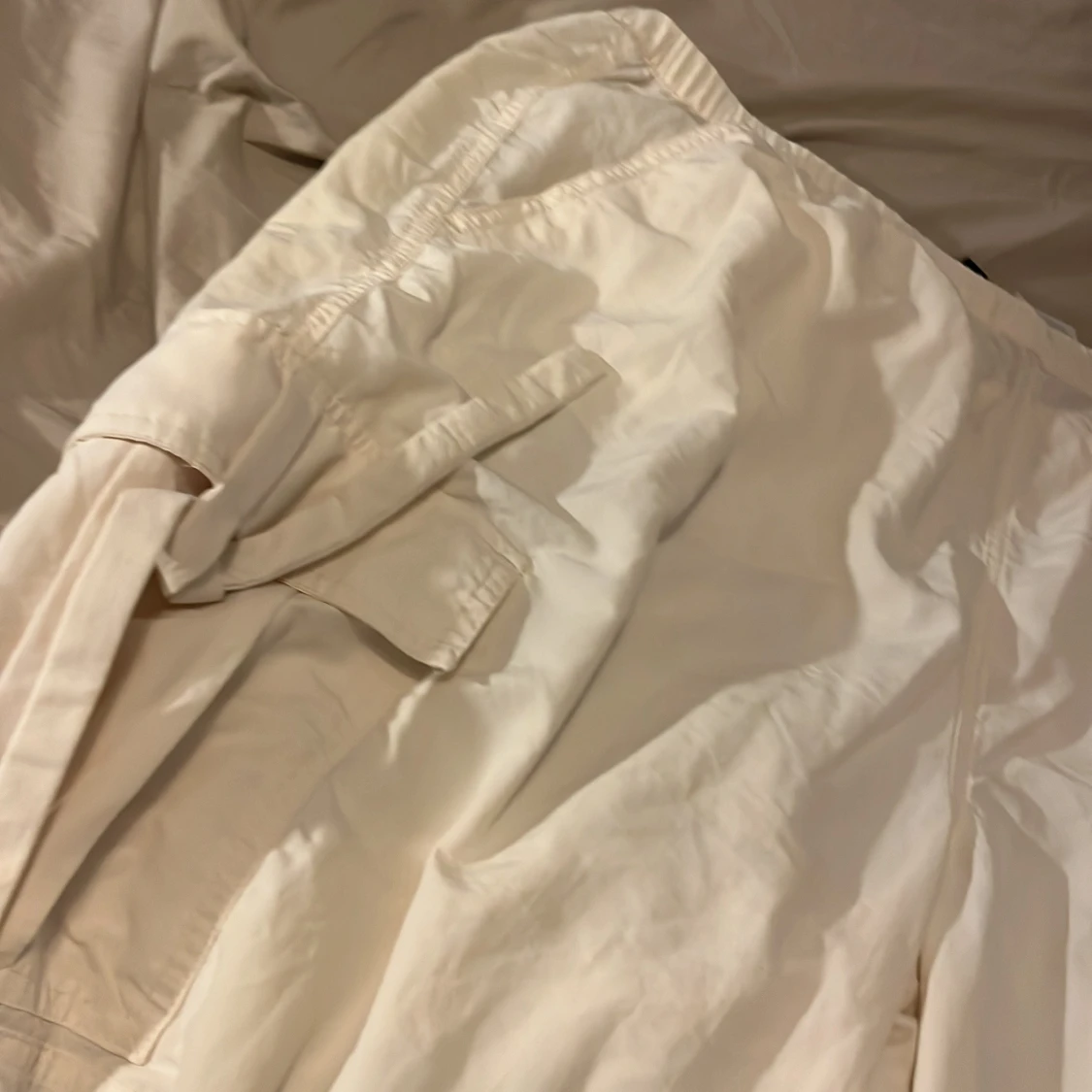 Vita byxor från H&M