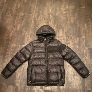 Alessandro Zavetti Puffer Jacka - Extremt varm och skön vinterjacka  Knappast använd mycket bra skick i stort sätt som ny, Inga defekter, Strl M 