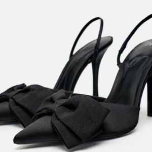 TRENDIGA KLACKAR - Säljer dessa trendiga zara klackarna som aldrig är använda. Supersnygga och trendiga 🫶🏼⭐️🤗