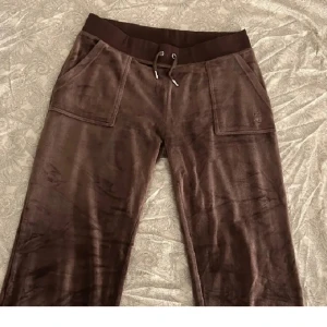 Bruna juicy Couture  - Nån i tresserad av att byta juicy byxor til storlek M 🧸
