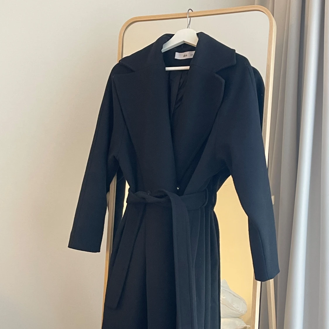 Svart kappa med bälte - 91