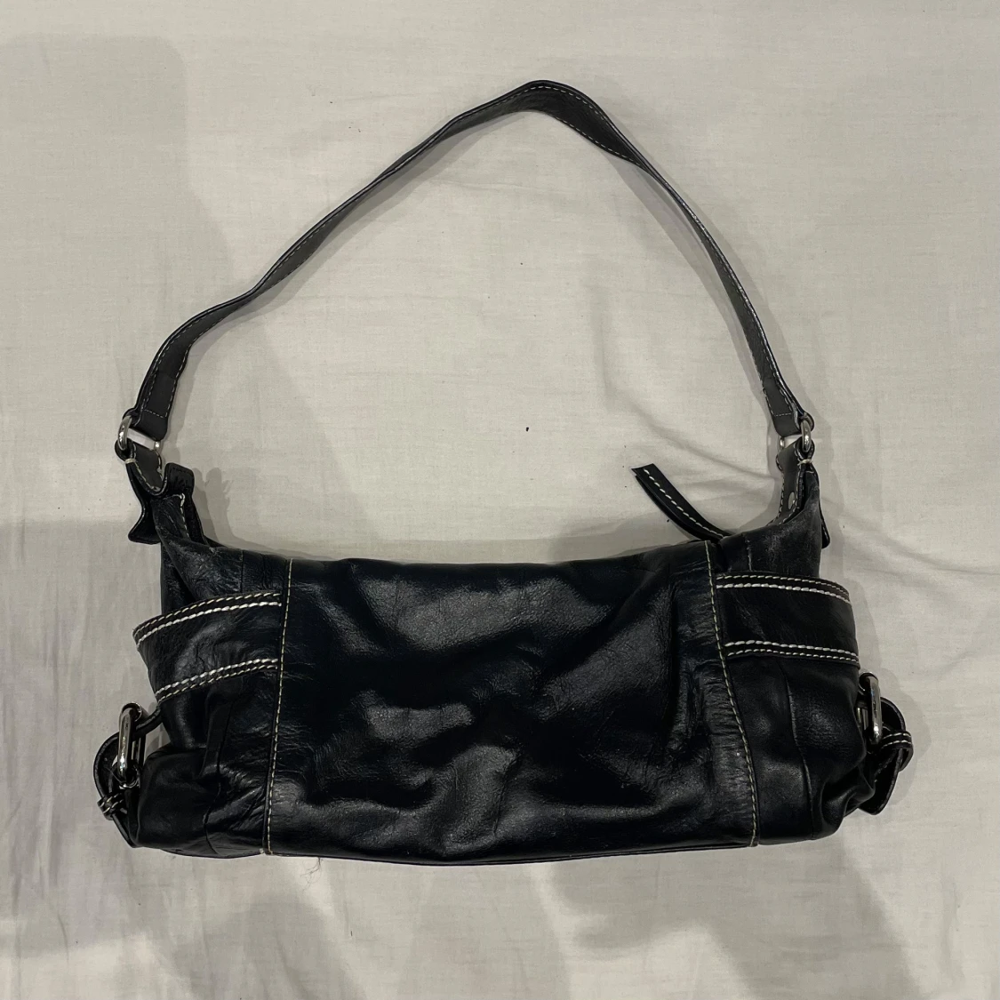 Svart axelväska i fejkskinn